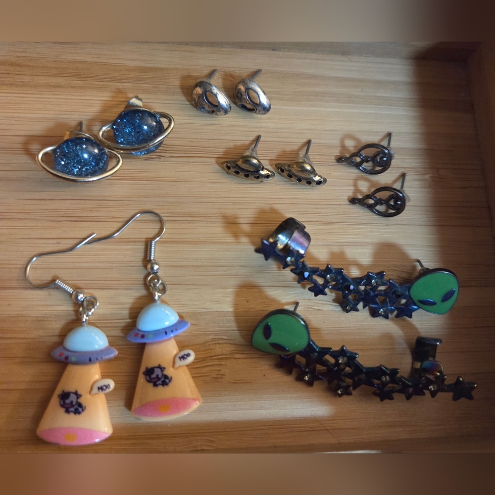 Space-Themed Earrings Set